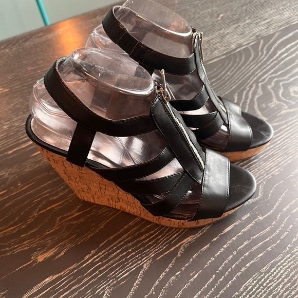 Carols by Carlos Santana black zipper front cork wedges - Picture 1 of 10